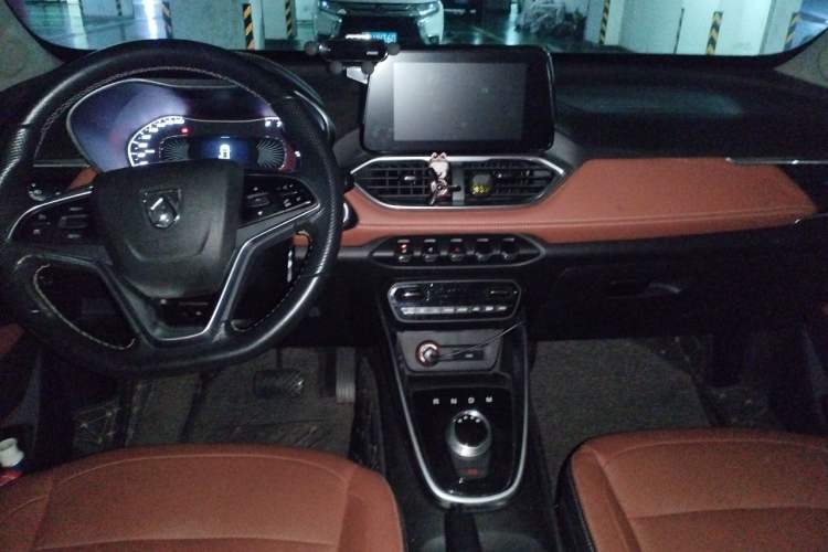 Used Baojun 510 2017 1.5L Automatic Luxury Model Center Console