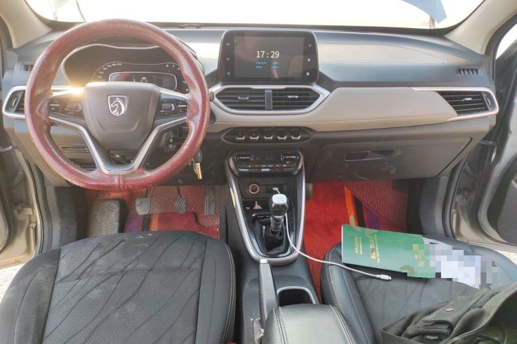 Used Baojun 510 2017 1.5L Manual Fashion Model Center Console