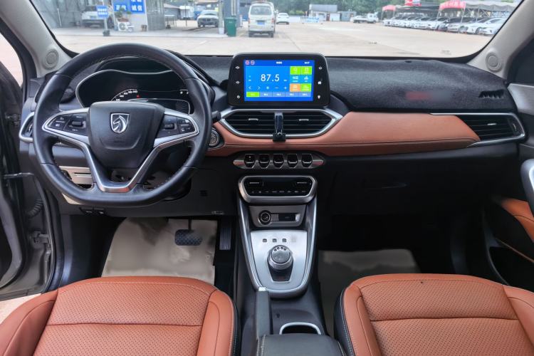 Used Baojun 510 2017 1.5L Automatic Luxury Model Center Console
