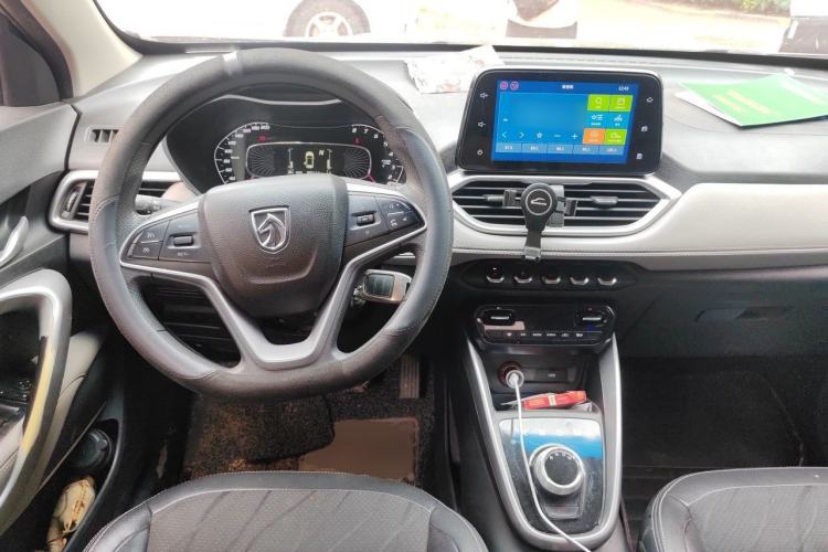 Used Baojun 510 2017 1.5L Automatic Fashion Model Center Console