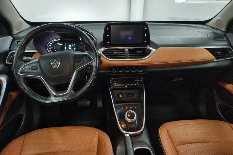 Used Baojun 510 2017 1.5L Automatic Luxury Model Center Console