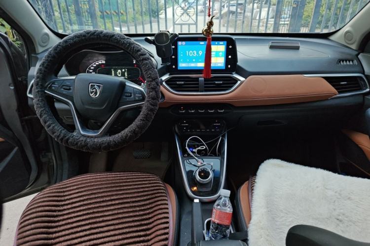 Used Baojun 510 2017 1.5L Automatic Luxury Model Center Console