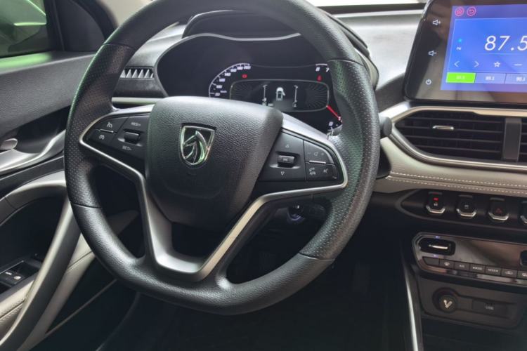 Used Baojun 510 2017 1.5L Manual Fashion Model Center Console