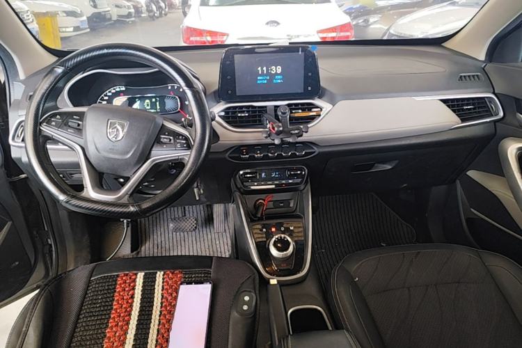 Used Baojun 510 2017 1.5L Automatic Fashion Model Center Console