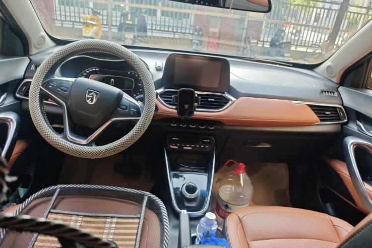 Used Baojun 510 2017 1.5L Automatic Luxury Model Center Console