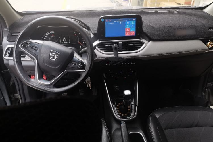 Used Baojun 510 2017 1.5L manual Comfort trim Center Console