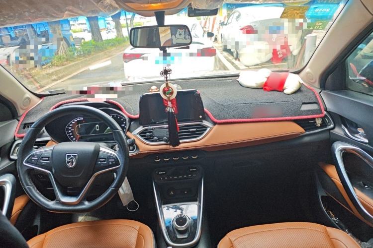 Used Baojun 510 2017 1.5L Automatic Luxury Model Center Console