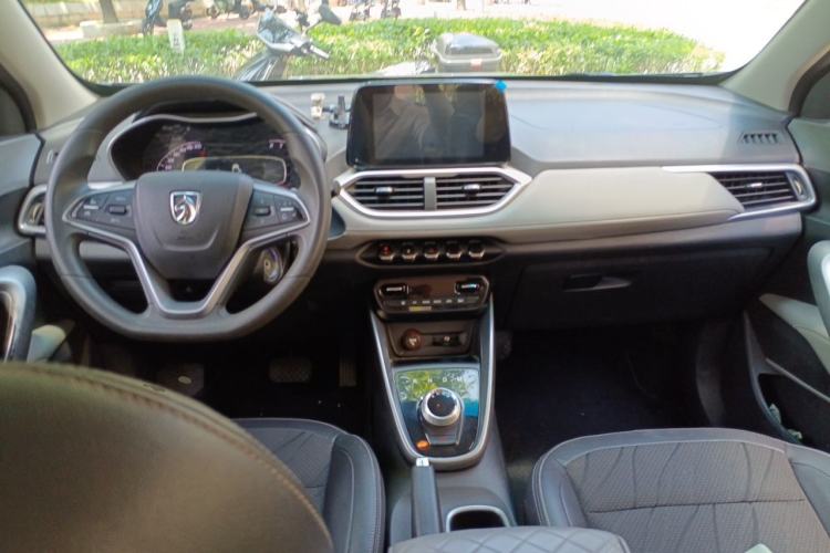 Used Baojun 510 2017 1.5L Automatic Fashion Model Center Console