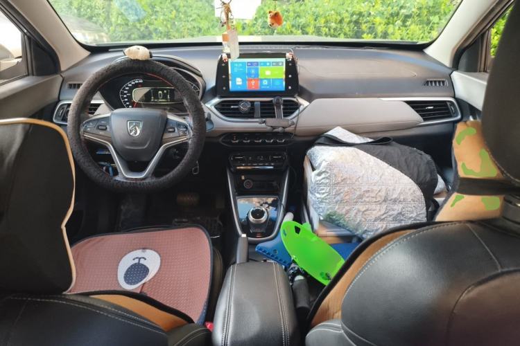 Used Baojun 510 2017 1.5L Automatic Fashion Model Center Console
