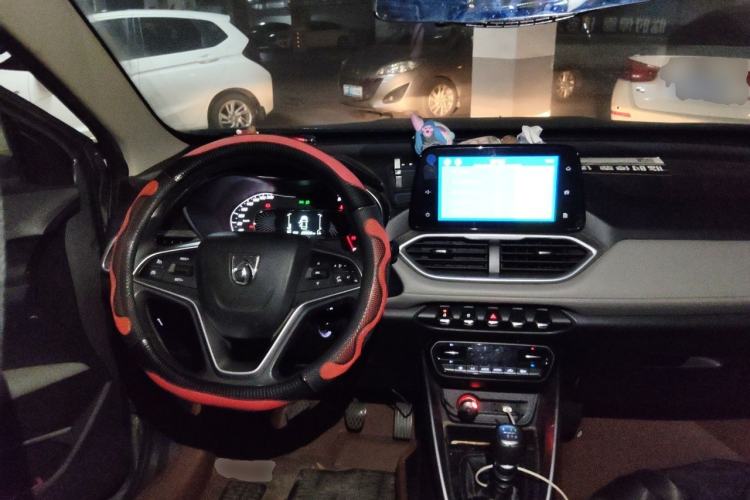 Used Baojun 510 2017 1.5L Manual Fashion Model Center Console