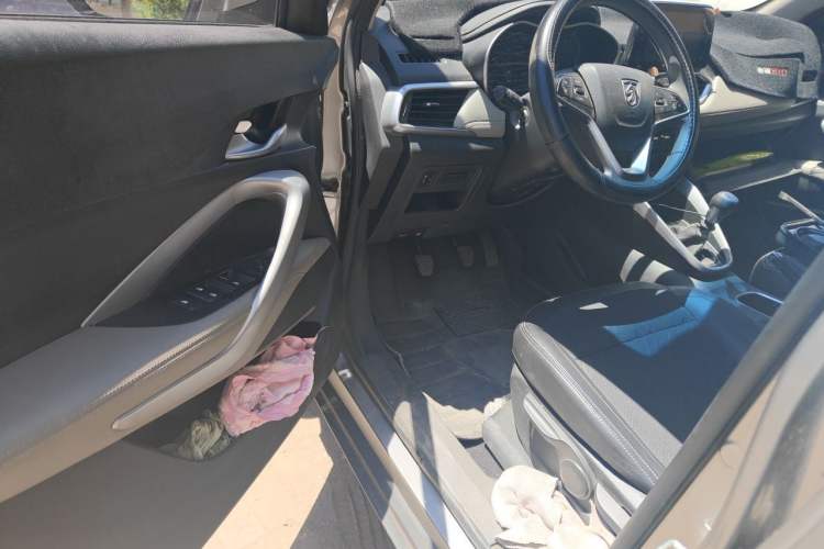 Used Baojun 510 2017 1.5L Manual Fashion Model Driver Seat
