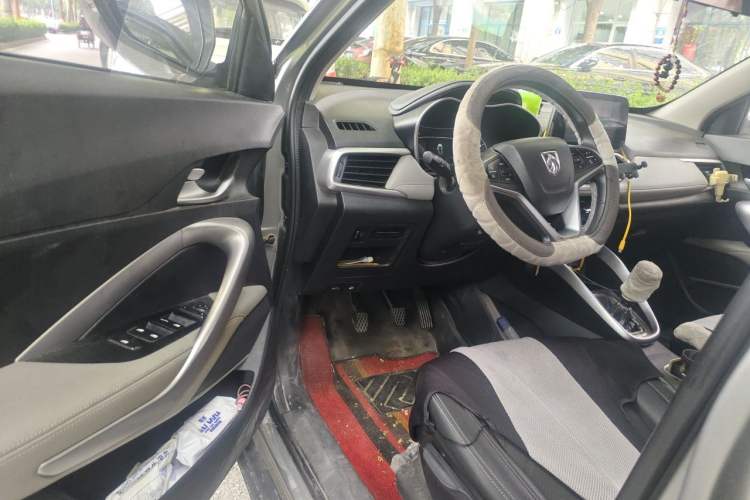 Used Baojun 510 2017 1.5L Manual Fashion Model Driver Seat