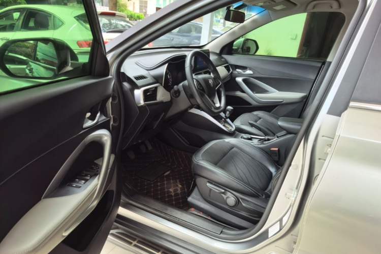Used Baojun 510 2017 1.5L Manual Fashion Model Driver Seat