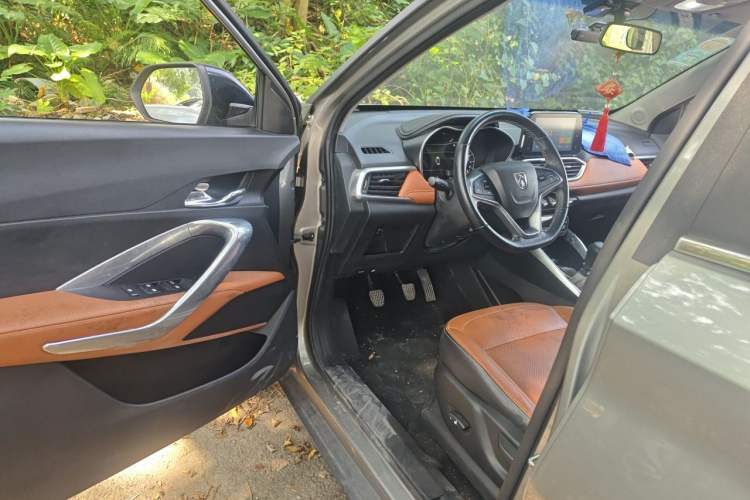Used Baojun 510 2017 1.5L Manual Luxury Model Driver Seat