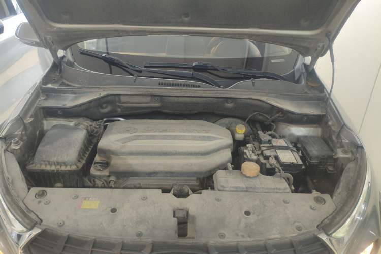 Used Baojun 510 2017 1.5L Automatic Fashion Model Engine Bay