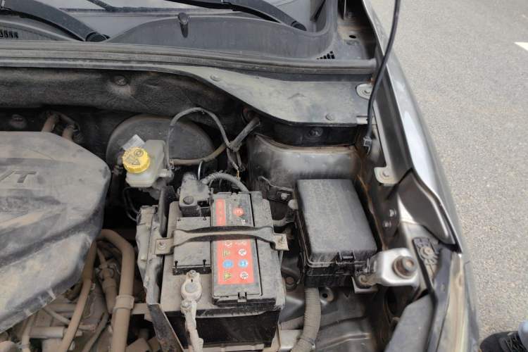 Used Baojun 510 2017 1.5L Manual Fashion Model Engine Bay Left
