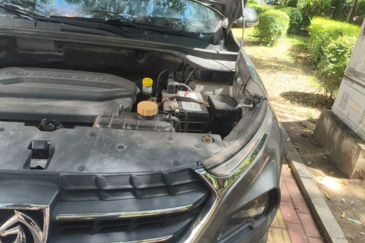Used Baojun 510 2017 1.5L Manual Fashion Model Engine Bay Left