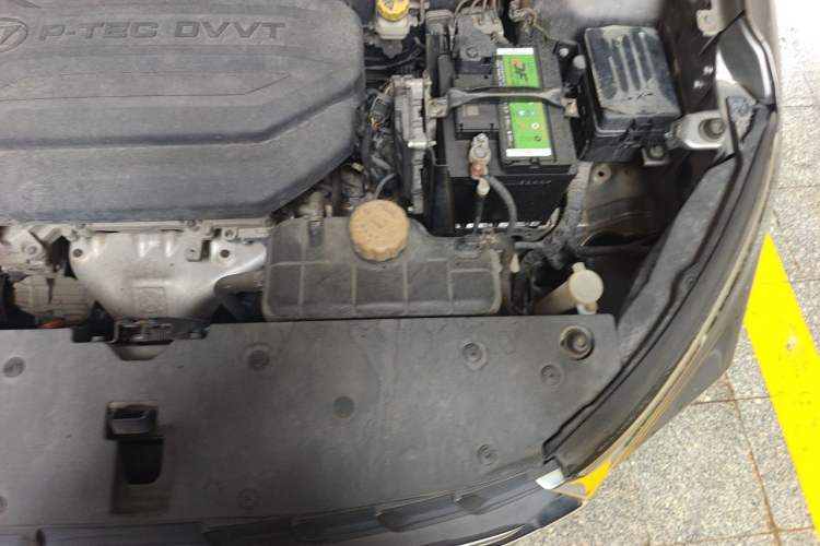 Used Baojun 510 2017 1.5L Automatic Fashion Model Engine Bay Left