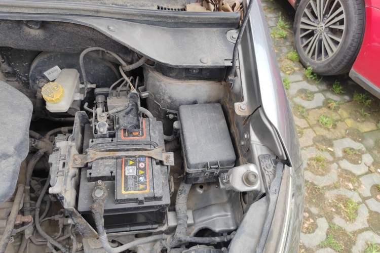Used Baojun 510 2017 1.5L Automatic Fashion Model Engine Bay Left