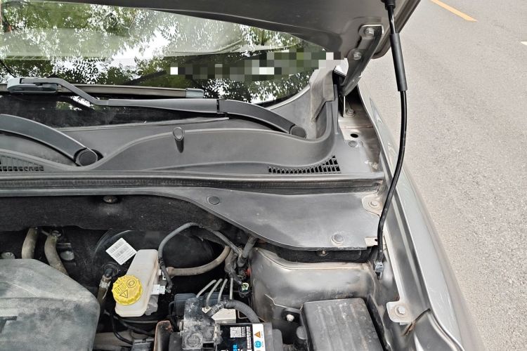 Used Baojun 510 2017 1.5L Manual Fashion Model Engine Bay Left
