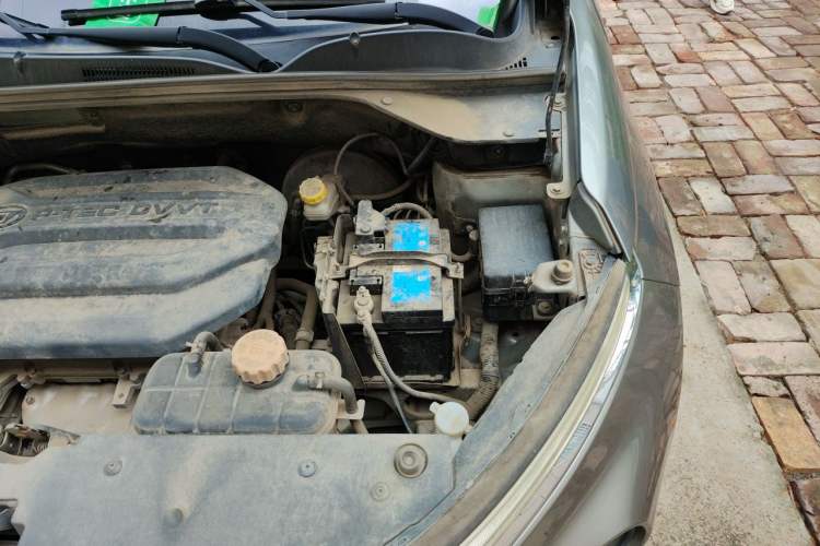 Used Baojun 510 2017 1.5L Manual Fashion Model Engine Bay Left