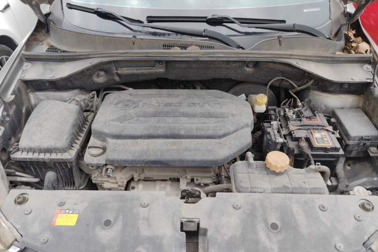Used Baojun 510 2017 1.5L Automatic Fashion Model Engine Bay