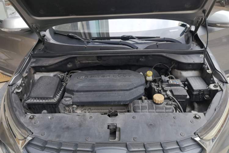 Used Baojun 510 2017 1.5L manual Comfort trim Engine Bay