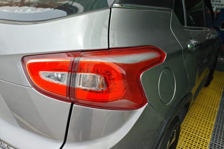 Used Baojun 510 2017 1.5L Automatic Fashion Model Exterior 2