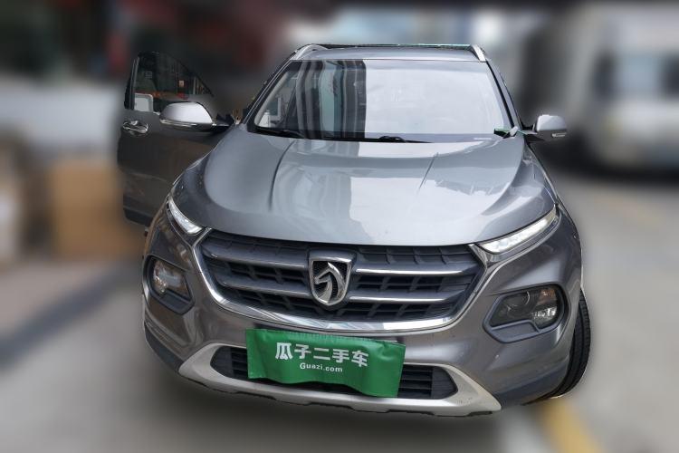 Used Baojun 510 2017 1.5L manual Comfort trim Front