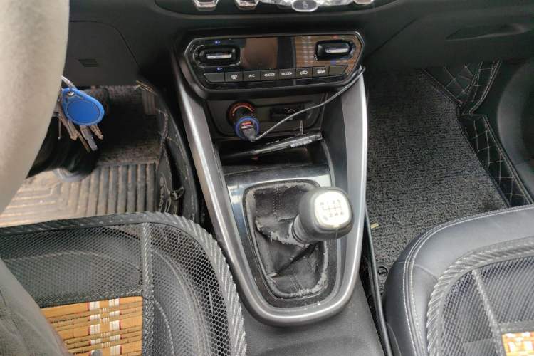 Used Baojun 510 2017 1.5L Manual Fashion Model Gear Lever