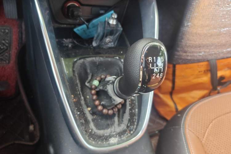 Used Baojun 510 2017 1.5L Manual Luxury Model Gear Lever