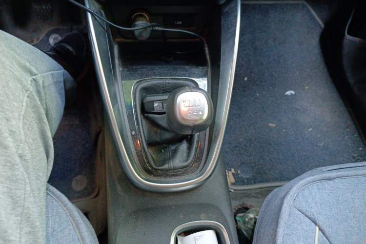 Used Baojun 510 2017 1.5L Manual Luxury Model Gear Lever