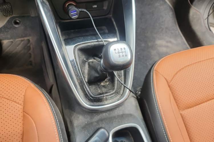 Used Baojun 510 2017 1.5L Manual Luxury Model Gear Lever