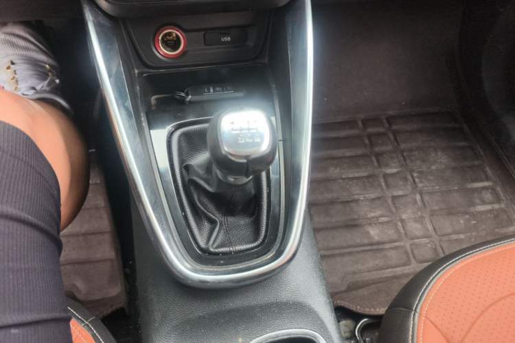 Used Baojun 510 2017 1.5L Manual Luxury Model Gear Lever