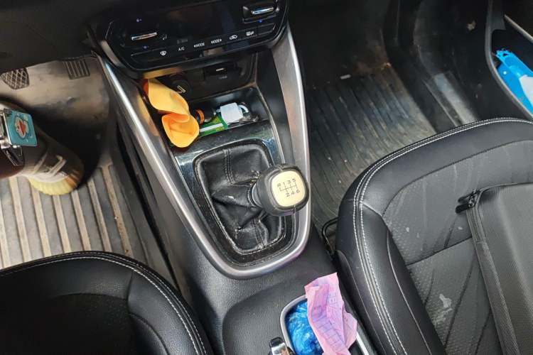 Used Baojun 510 2017 1.5L Manual Fashion Model Gear Lever
