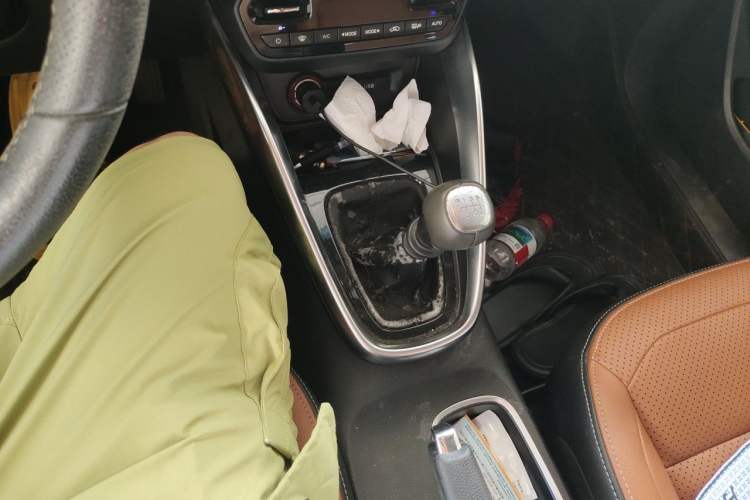 Used Baojun 510 2017 1.5L Manual Luxury Model Gear Lever