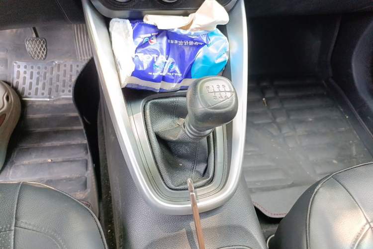 Used Baojun 510 2017 1.5L manual Comfort trim Gear Lever