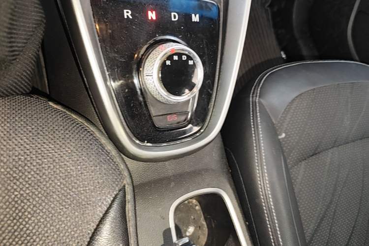 Used Baojun 510 2017 1.5L Automatic Fashion Model Gear Lever
