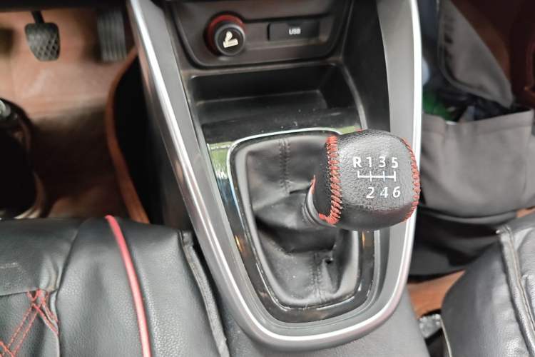 Used Baojun 510 2017 1.5L Manual Fashion Model Gear Lever