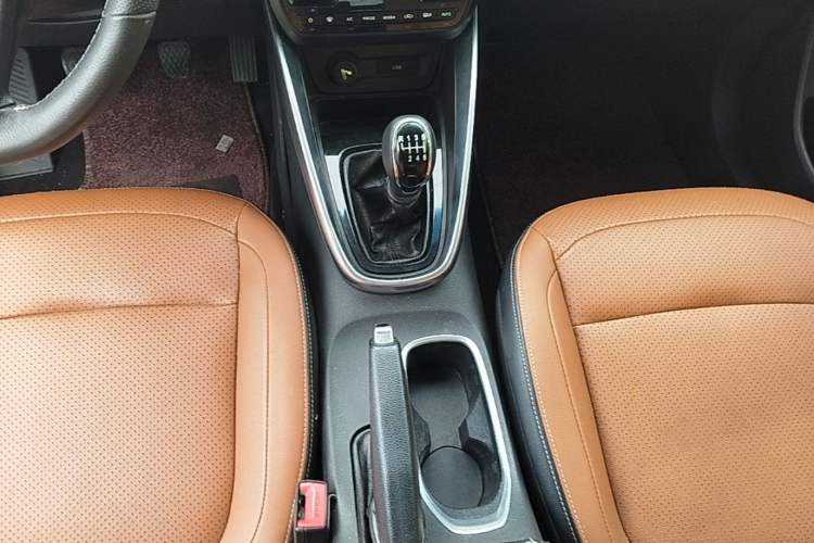 Used Baojun 510 2017 1.5L Manual Luxury Model Gear Lever