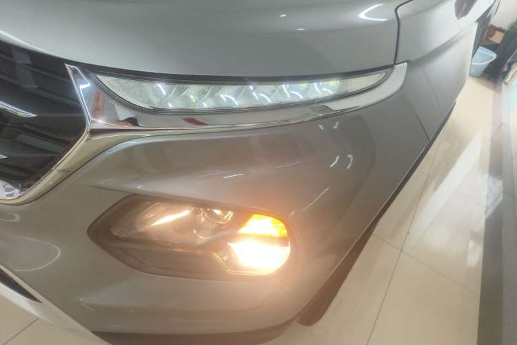 Used Baojun 510 2017 1.5L Automatic Fashion Model Left Front Headlight