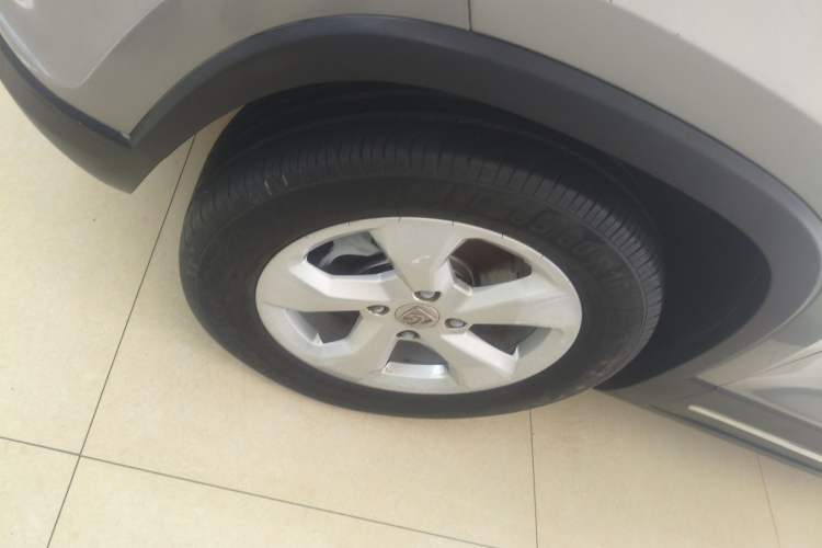 Used Baojun 510 2017 1.5L Automatic Fashion Model Left Front Wheel Hub