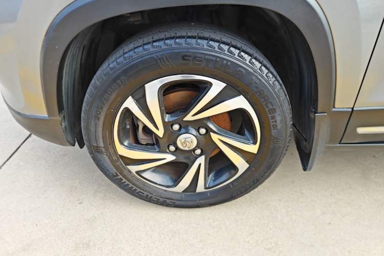 Used Baojun 510 2017 1.5L Automatic Luxury Model Left Front Wheel Hub