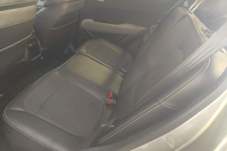 Used Baojun 510 2017 1.5L Automatic Fashion Model Left Rear Seat