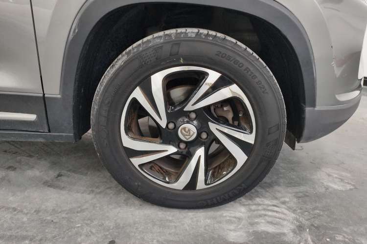 Used Baojun 510 2017 1.5L Automatic Luxury Model Left Rear Wheel Hub