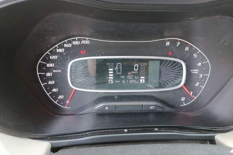Used Baojun 510 2017 1.5L manual Comfort trim Odometer Close Up