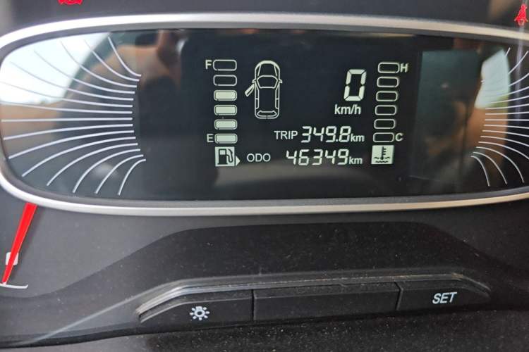 Used Baojun 510 2017 1.5L manual Comfort trim Odometer Close Up