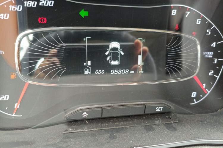 Used Baojun 510 2017 1.5L Manual Luxury Model Odometer Close Up