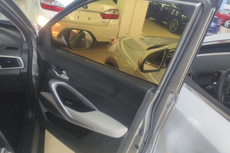 Used Baojun 510 2017 1.5L Automatic Fashion Model Right Front Door Interior