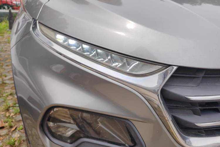 Used Baojun 510 2017 1.5L Automatic Fashion Model Right Front Headlight